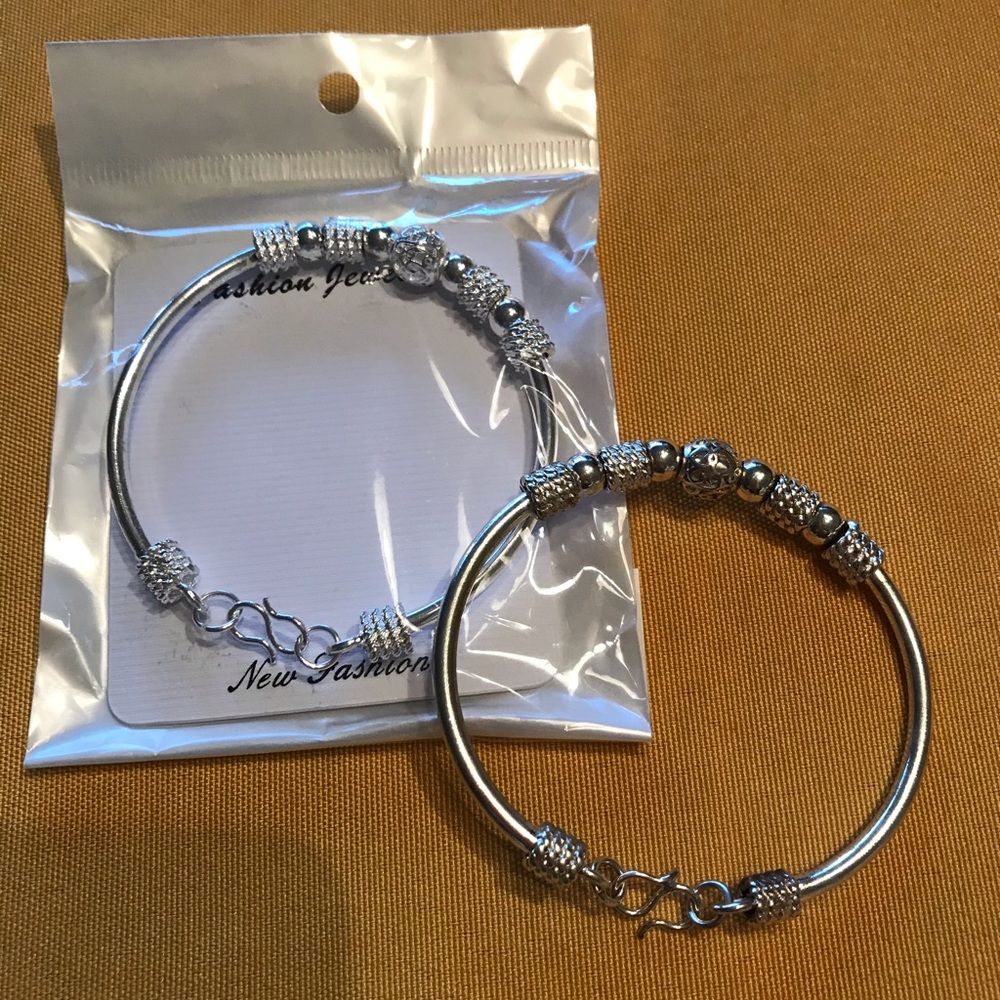 Two matching bracelets - Picture 2 of 3
